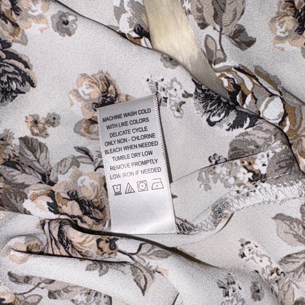 Cream moody Floral Women's top/Size M great for #layer w/ sweaters/ #blazers, - Picture 5 of 6